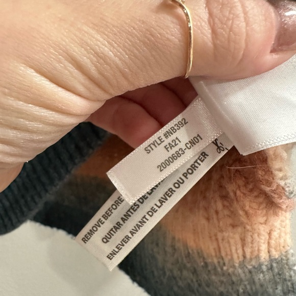 Madewell Space-Dyed Button-Shoulder Pullover Sweater - Picture 5 of 9